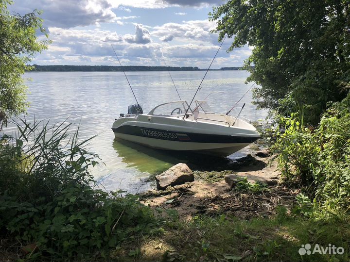 Катер, моторная лодка