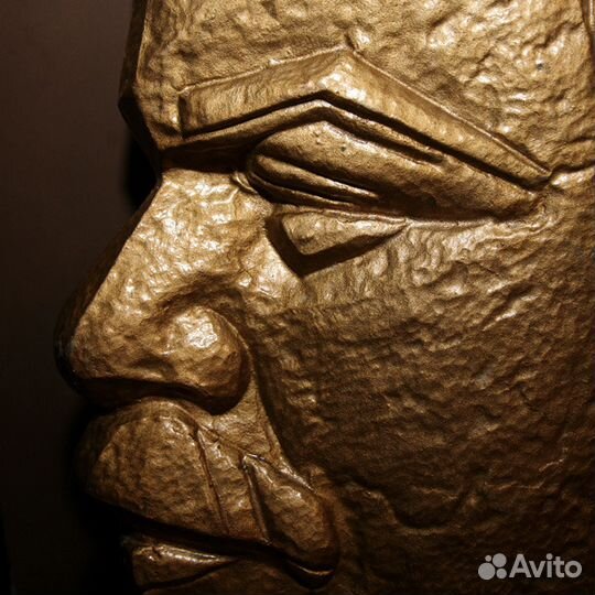 Барельеф В.И. Ленина