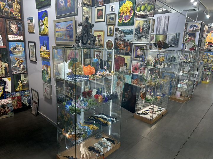 Аренда витрины в галерее