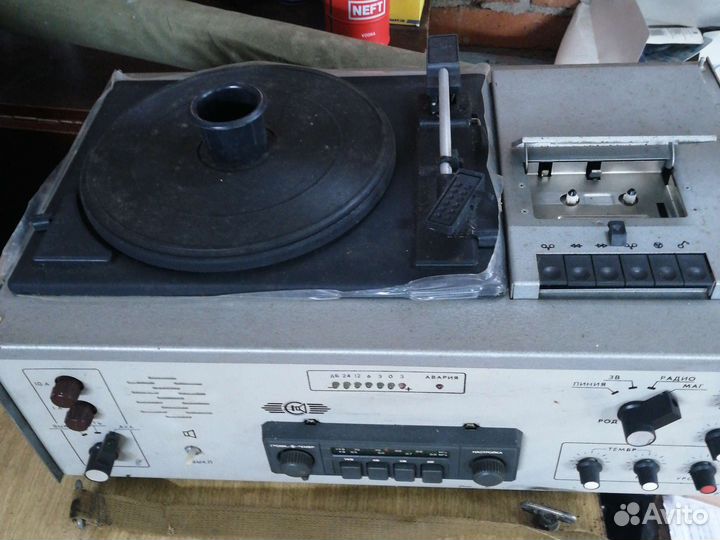 Виниловый проигрыватель