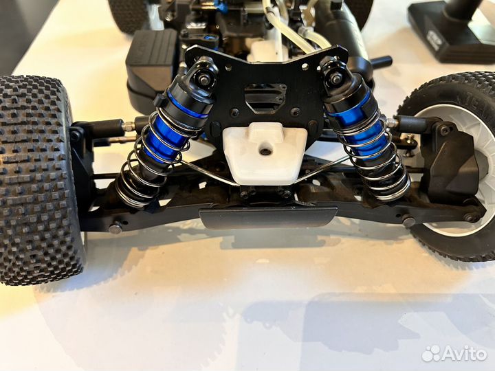 Багги 1/8 нитро associated RC8.2 RS 4WD 2.4GHZ