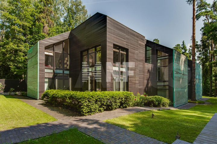 Дом 850 м² на участке 24,5 сот.