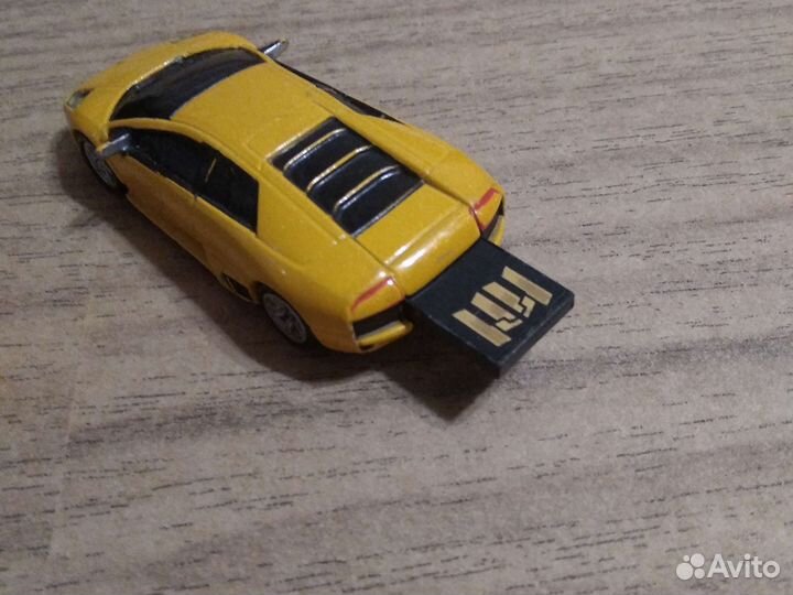 Usb флешка в форме машинки