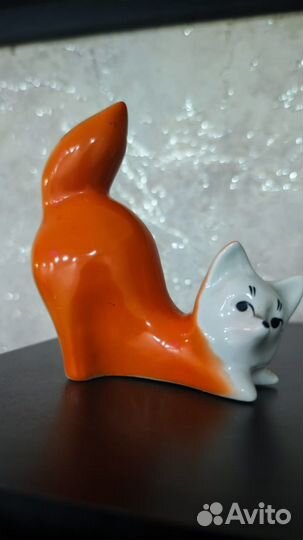 Фарфоровая статуэтка