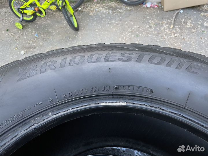 Bridgestone Blizzak DM-V2 285/65 R17