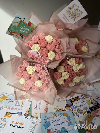 Букеты к 1 сентября. Шоколадные букеты. Цветы