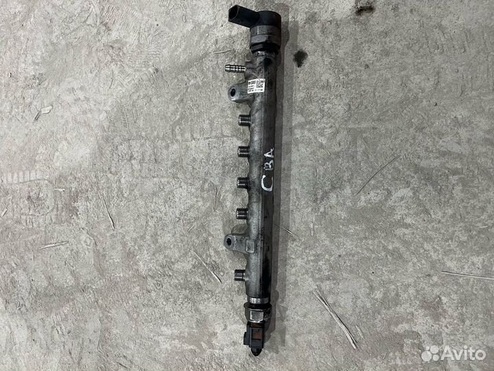 03L089C Топливная рампа к Volkswagen Passat cba