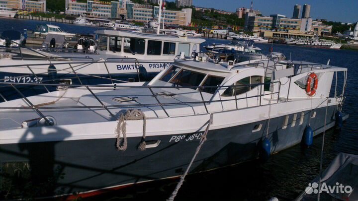 Прогулочный катер