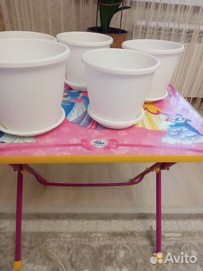 Цветочные белые горшки,они не по надо бились мне