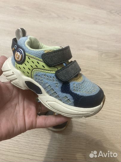 Кроссовки котофей 23