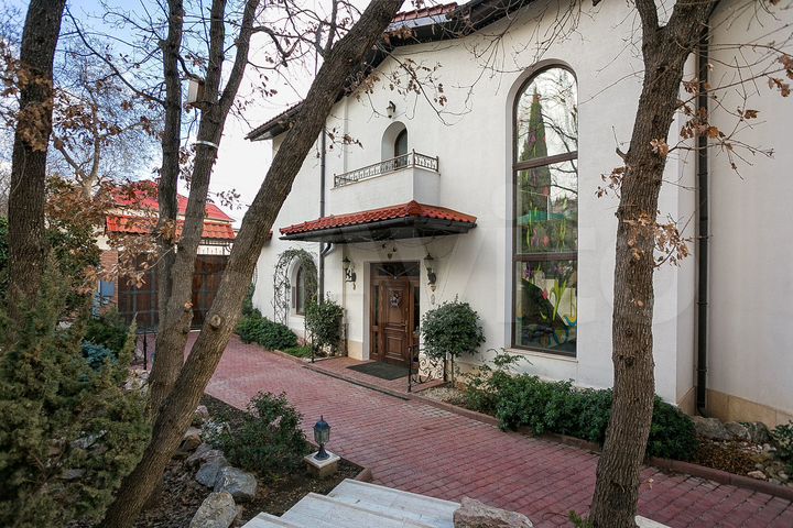 Дом 305 м² на участке 8 сот.