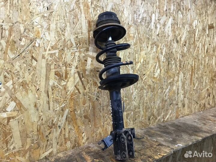 Стойка подвески передняя левая Renault Logan 2