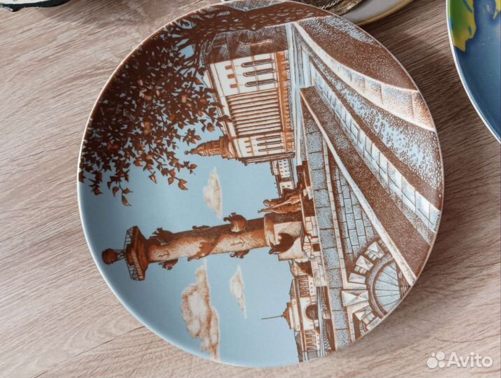 Настенная тарелка