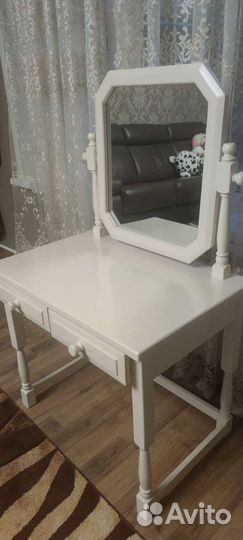 Туалетный столик