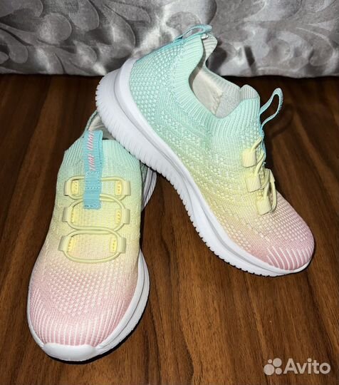 Кроссовки для девочки