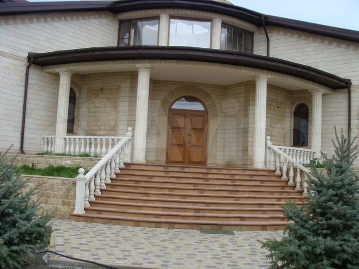 Дом 1108 м² на участке 14 сот.