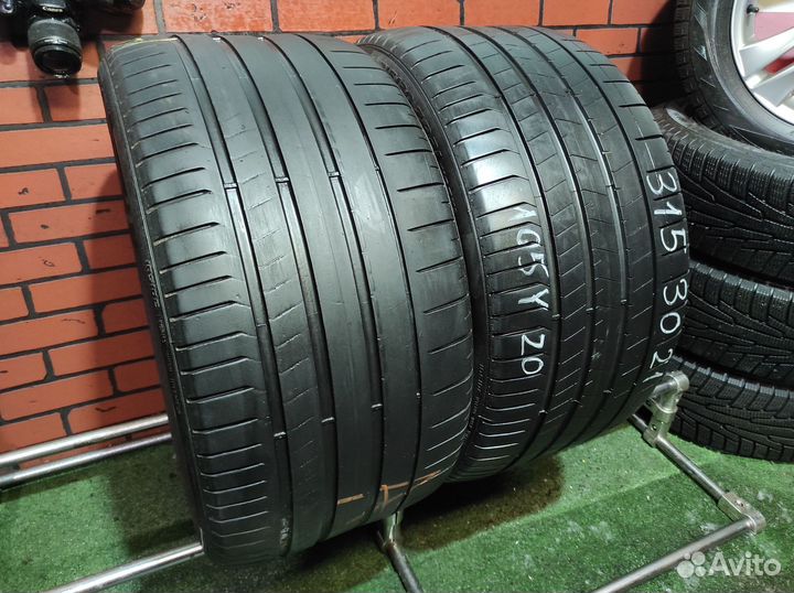 Pirelli P Zero PZ4 315/30 R21