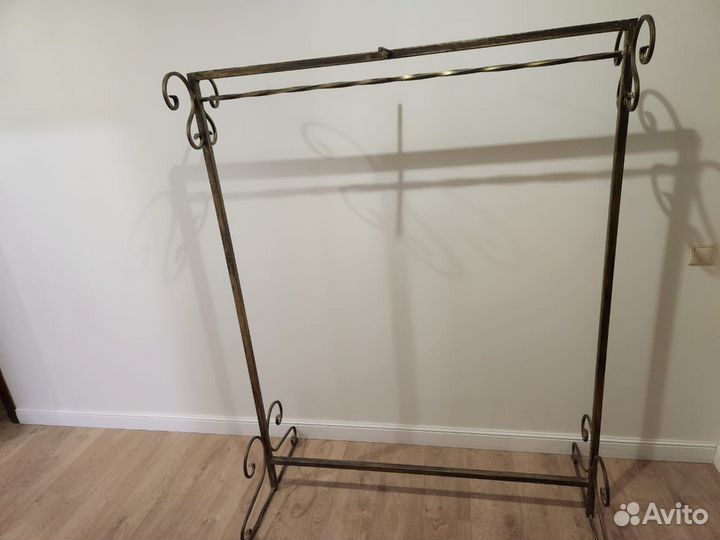 Вешалка напольная кованная