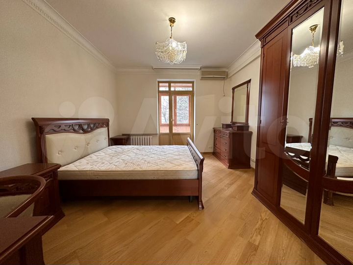 3-к. квартира, 130 м², 2/3 эт.