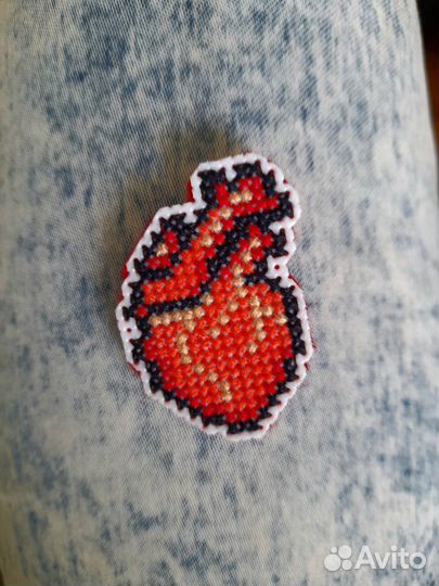 Значок Анатомическое сердце вышивка