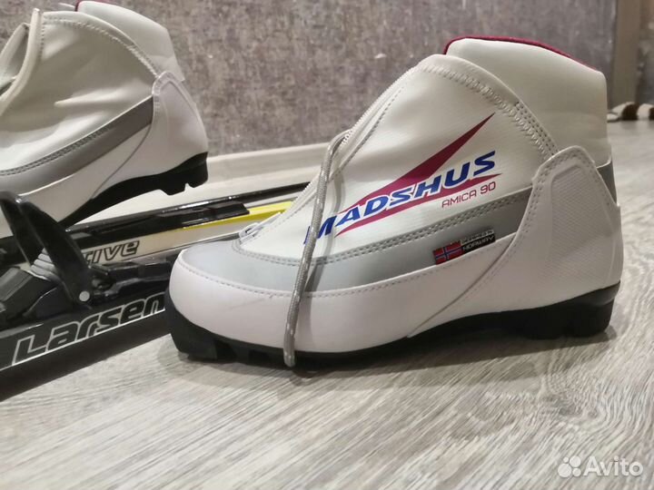 Лыжные ботинки, лыжи, палки