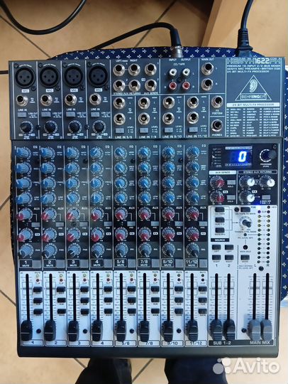 Микшерный пульт behringer