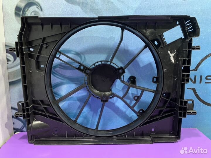 Вентилятор радиатора охлаждения двигателя диффузор