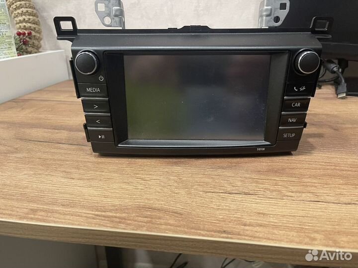 Штатная магнитола Toyota RAV4 2018 года в идеале