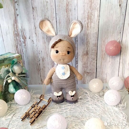 Кукла-зайка, вязанная игрушка