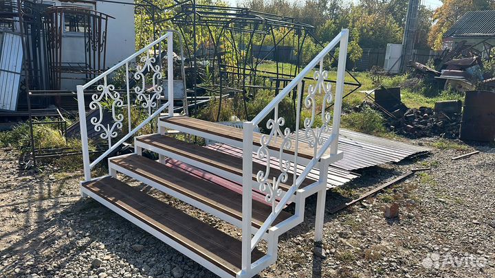 Лестница для входа в дом