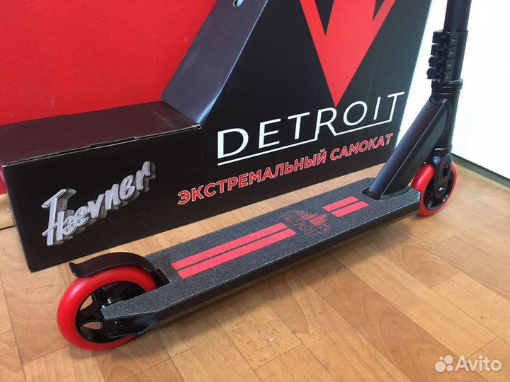 Трюковой самокат Haevner Detroit черно-красный