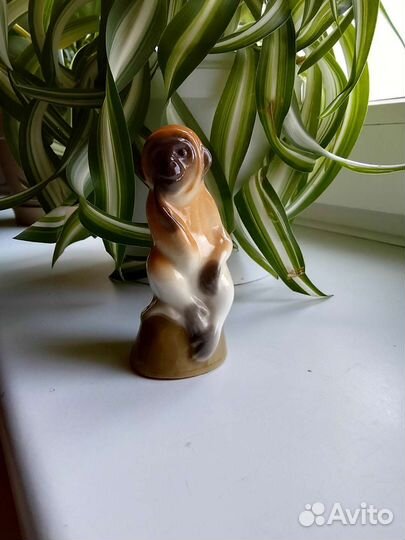 Фарфоровая статуэтка 