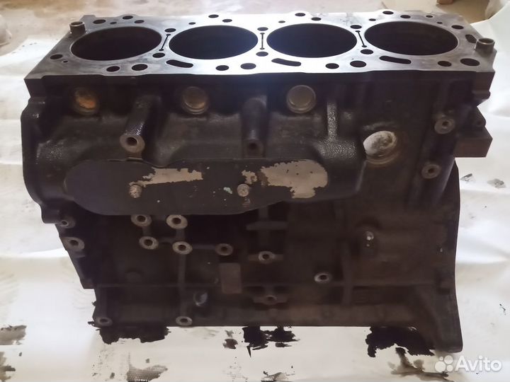 Блок цилиндров двигателя 4D56