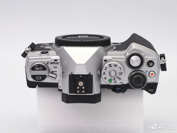 Olympus OM-D E-M5 III