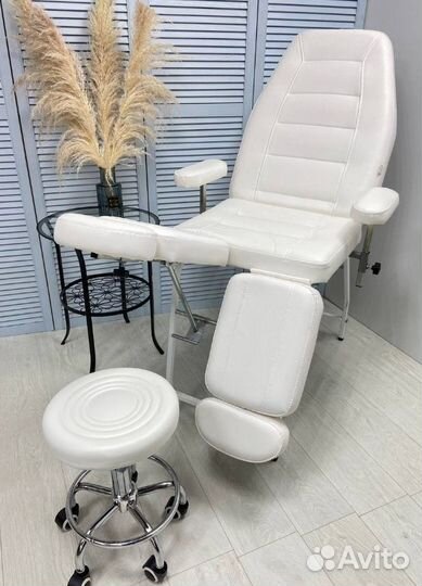 Стул для мастера педикюра, косметолога