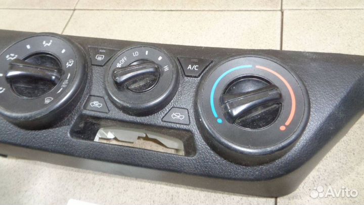 Блок управления отопителем Toyota Hilux 8