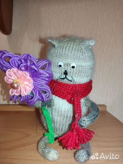 Вязаный спицами кот Тимофей