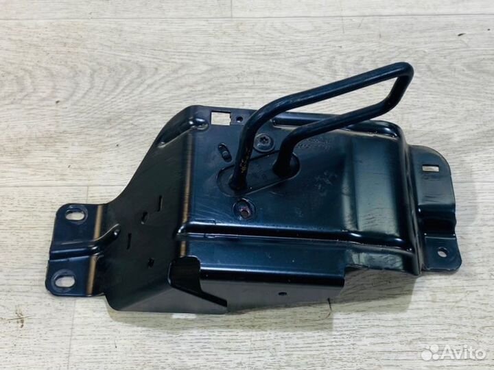 Кронштейн задний левый Ford Fusion хэтчбэк 1.4