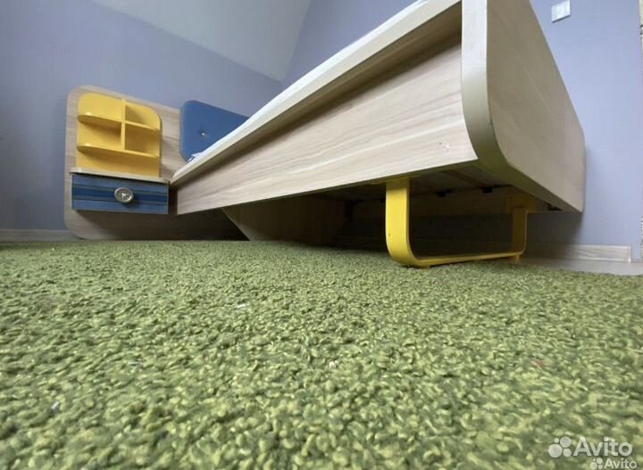 Кровать односпальная с матрасом