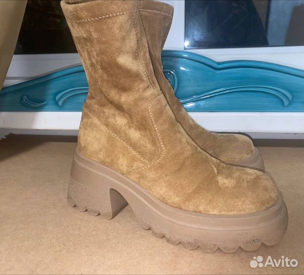 Ботинки стильные.Высокая подошва