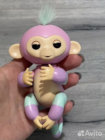 Fingerlings интерактивная обезьянка