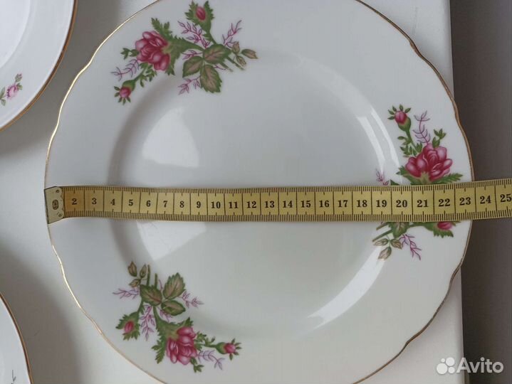 Винтажные тарелки и молочник