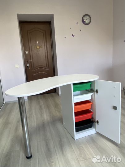 Стол маникюрный