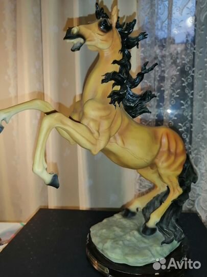 Фигурки лошадь и гномик винодел