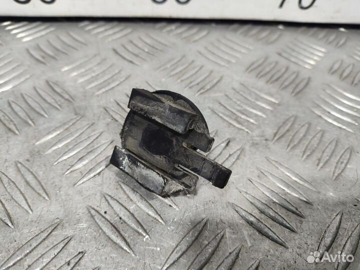 Б/У Опора радиатора Mercedes#001