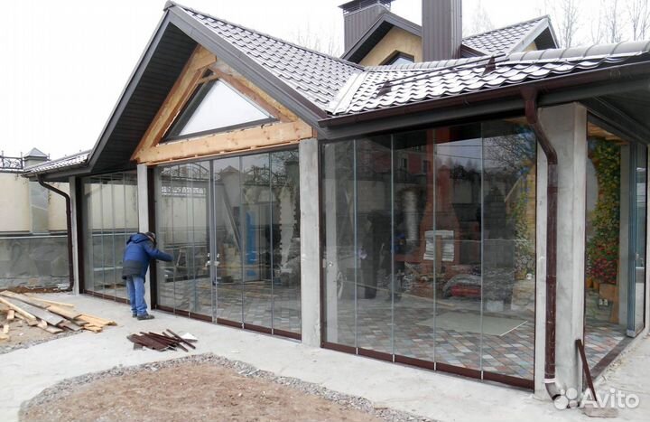 Безрамное остекление беседки