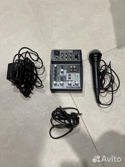 Микшерный пульт Behringer xenyx 502