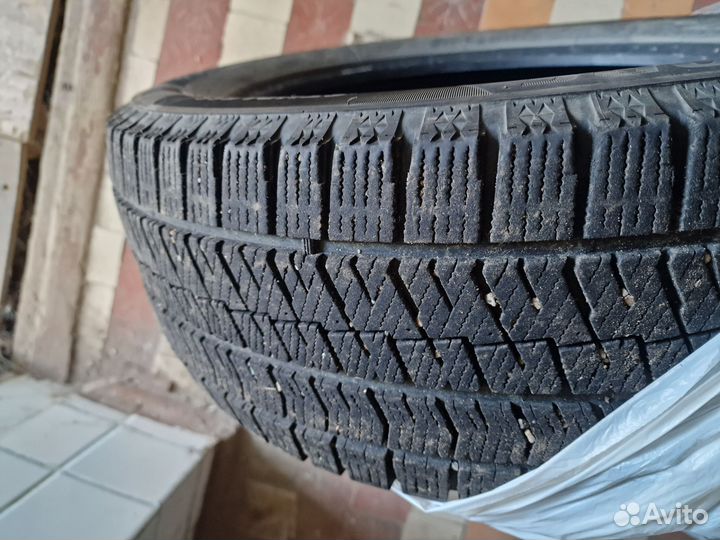 Bridgestone Blizzak Ice 215/55 R17