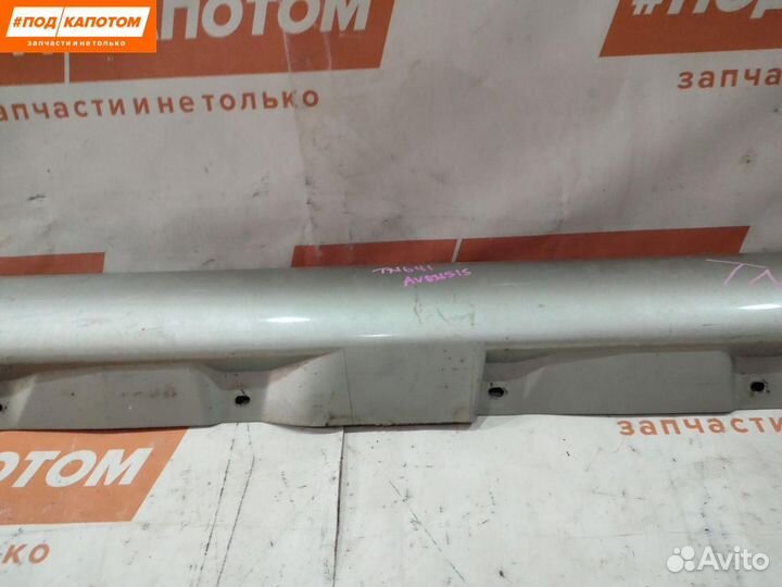 Накладка на порог левая Toyota Avensis 2 (T250)