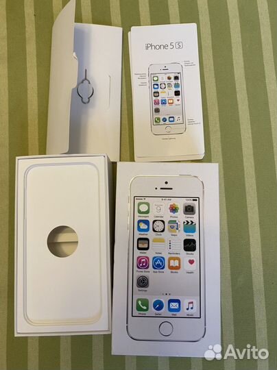 Коробки от iPhone и AirPods